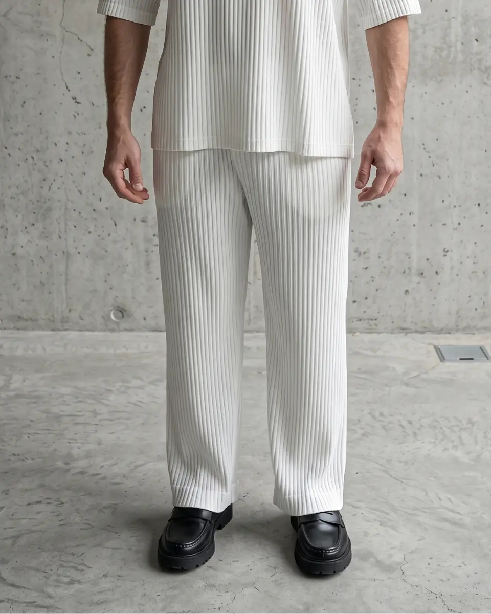 Pleated Trousers in Off-White